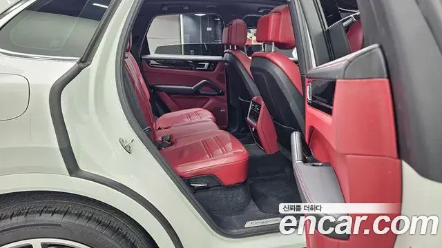 Porsche Cayenne 2019 — ფოტო 19/30