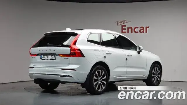 Volvo XC60 2025 — ფოტო 5/35