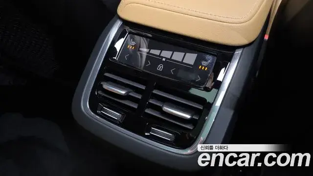 Volvo XC60 2025 — ფოტო 20/35