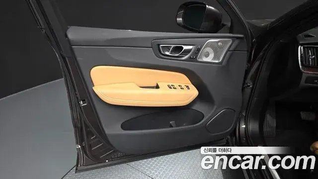 Volvo XC60 2025 — Şəkil 8/33