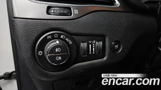Jeep Cherokee 2021 — ფოტო 26/30