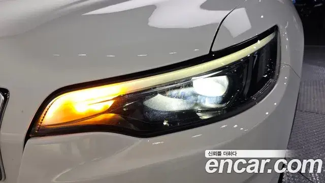 Jeep Cherokee 2021 — ფოტო 20/30