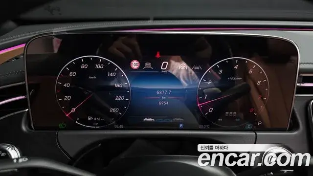 Mercedes-Benz E-Class 2025 — Photo 11/36