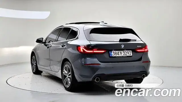 BMW 1 Series, 2022