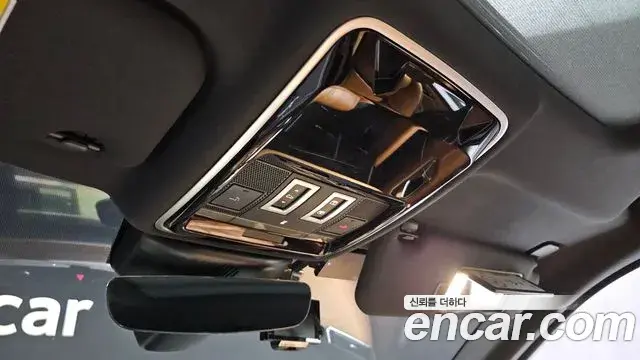 Land Rover Range Rover Velar 2018 — Photo 15/20