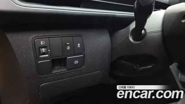Hyundai Staria 2025 — ფოტო 28/33