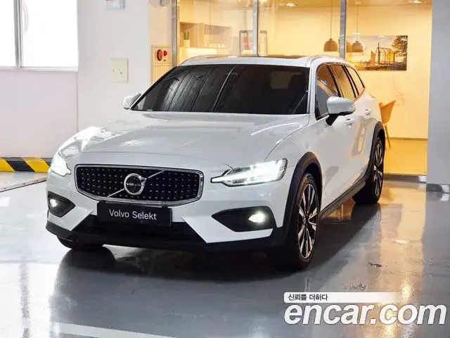 Volvo V60 Cross Country 2025 — Photo 1/20