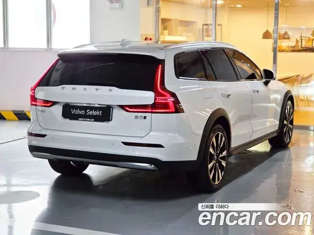 Volvo V60 Cross Country 2025 — Photo 2/20