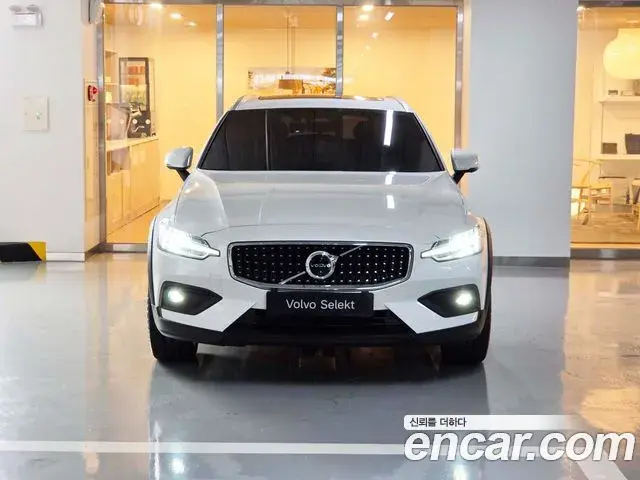 Volvo V60 Cross Country 2025 — Photo 3/20