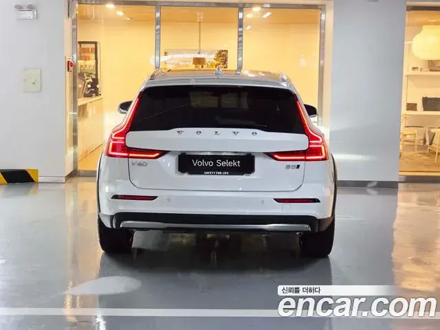 Volvo V60 Cross Country 2025 — Photo 4/20