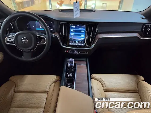 Volvo V60 Cross Country 2025 — Photo 10/20