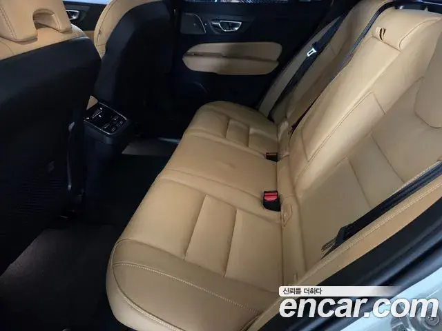 Volvo V60 Cross Country 2025 — Photo 11/20
