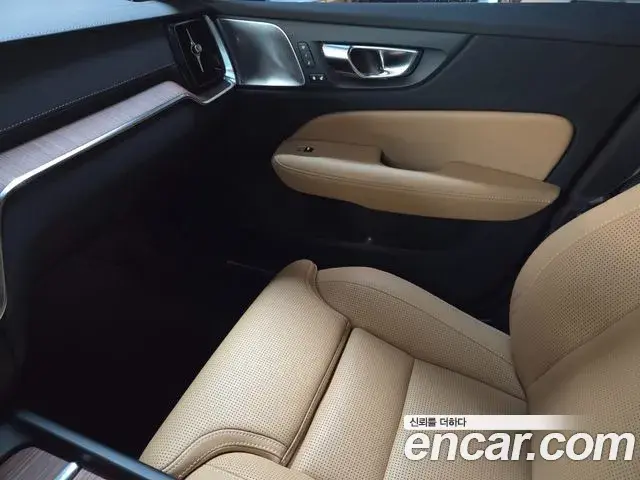 Volvo V60 Cross Country 2025 — Photo 12/20