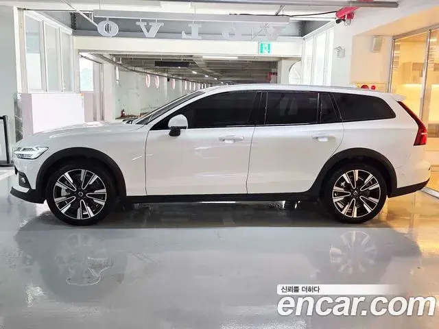Volvo V60 Cross Country 2025 — Photo 19/20