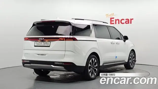 Kia Carnival 2023 — Photo 2/20