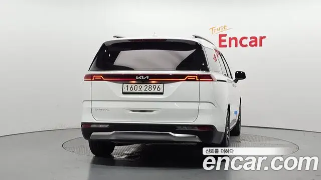 Kia Carnival 2023 — Photo 4/20
