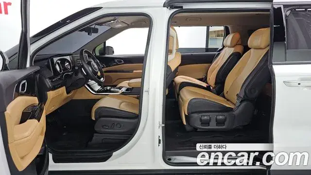 Kia Carnival 2023 — Photo 18/20