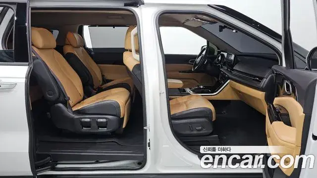 Kia Carnival 2023 — Photo 19/20