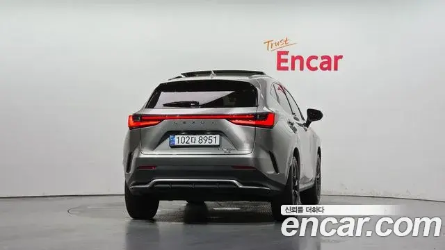 Lexus NX450h+ 2024 — Photo 37/37