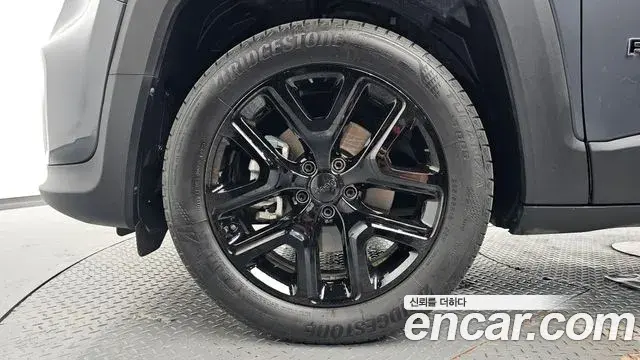 Jeep Renegade 2023 — Photo 21/38