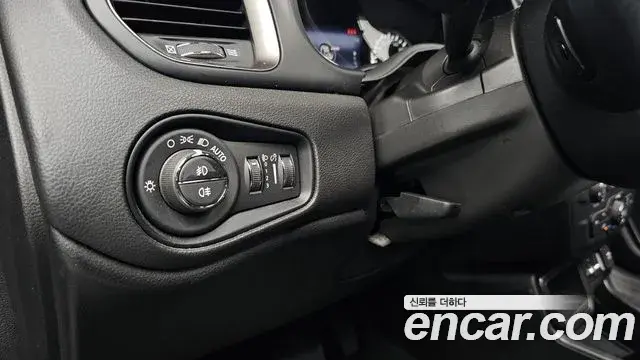 Jeep Renegade 2023 — Photo 37/38