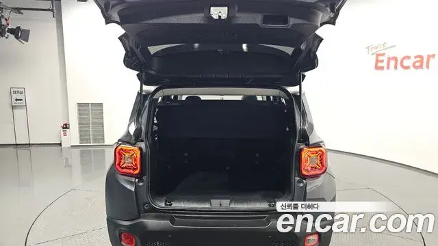 Jeep Renegade 2023 — Photo 30/38