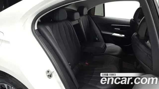 Mercedes-Benz E-Class 2024 — Photo 11/20