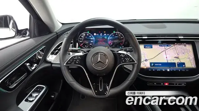 Mercedes-Benz E-Class 2024 — Photo 13/20