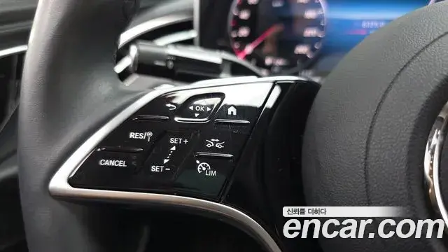 Mercedes-Benz E-Class 2024 — Photo 18/20
