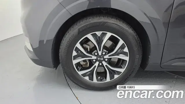 Kia Carnival 2021 — Фото 4/20
