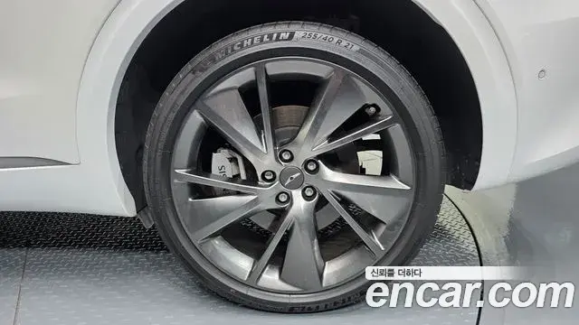 Genesis GV70 2023 — ფოტო 17/34