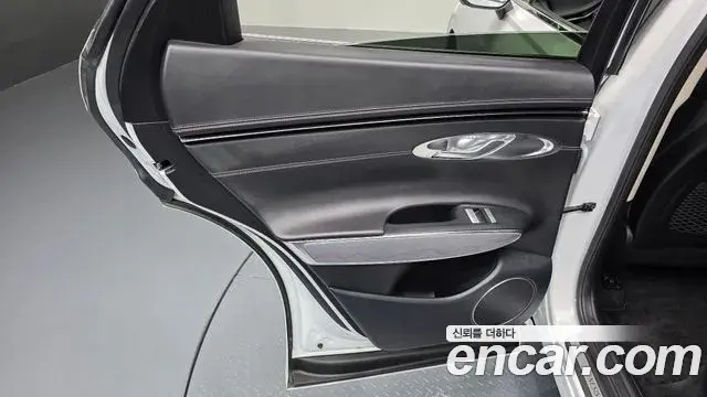 Genesis GV70 2023 — ფოტო 12/34