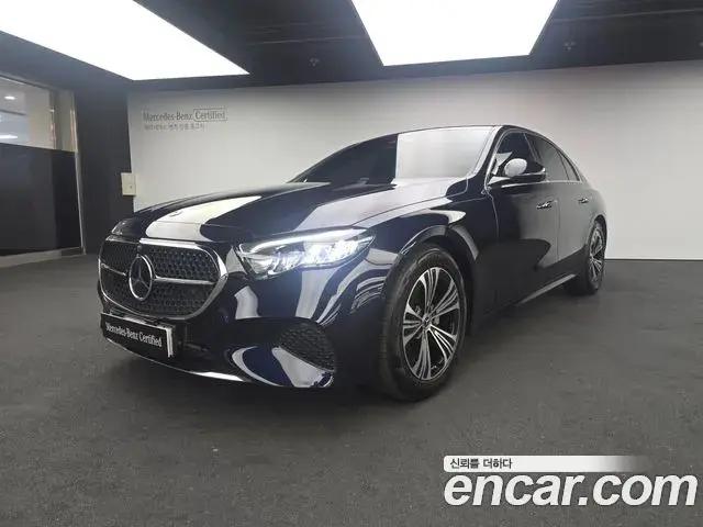 Mercedes-Benz E-Class 2024 — Photo 1/17