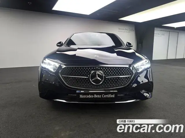 Mercedes-Benz E-Class 2024 — Photo 3/17