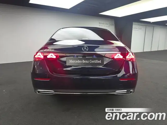 Mercedes-Benz E-Class 2024 — Photo 4/17