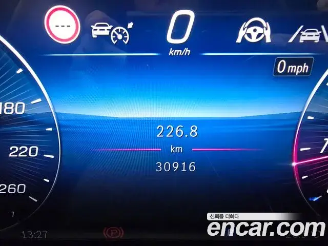 Mercedes-Benz E-Class 2024 — Photo 8/17