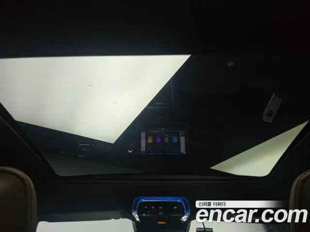Mercedes-Benz E-Class 2024 — Photo 16/17