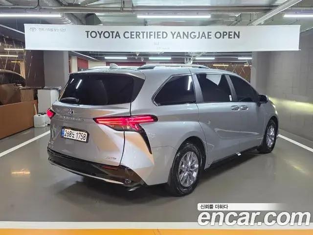 Toyota Sienna 2025 — ფოტო 5/19
