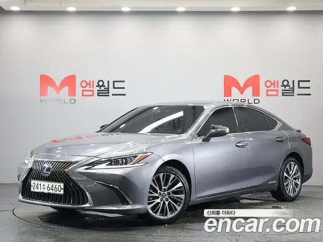 Lexus ES300h 2021 — Фото 1/20