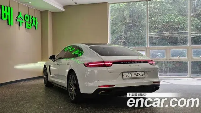 Porsche Panamera 2019 — Photo 1/20