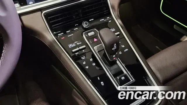 Porsche Panamera 2019 — Photo 8/20