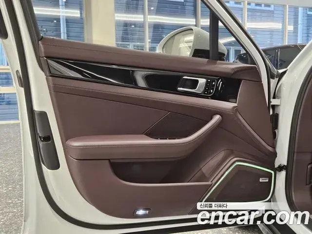 Porsche Panamera 2019 — Photo 12/20