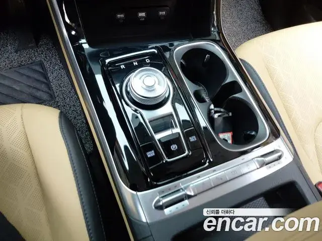 Kia Carnival 2022 — Photo 9/20