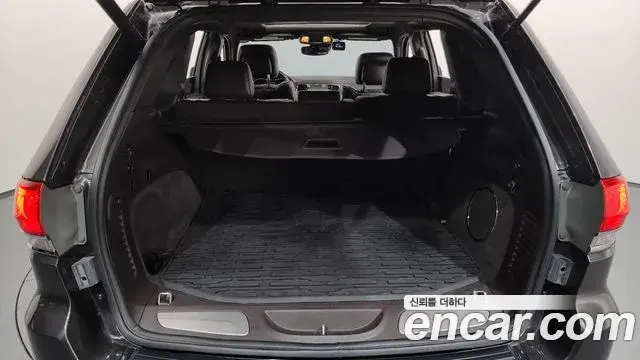 Jeep Grand Cherokee 2019 — Photo 9/36