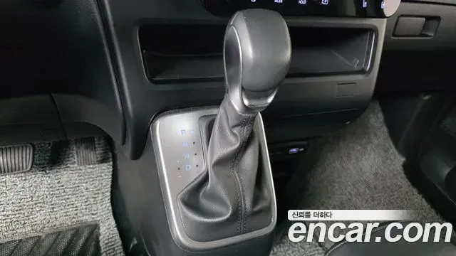 Hyundai Staria 2023 — Photo 9/20