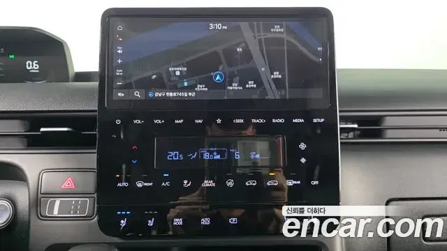 Hyundai Staria 2023 — Photo 14/20