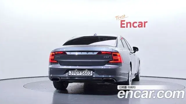 Volvo S90 2019 — Photo 31/36