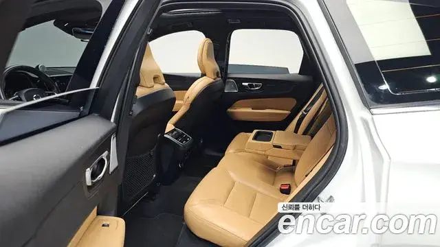 Volvo XC60 2020 — Фото 11/20