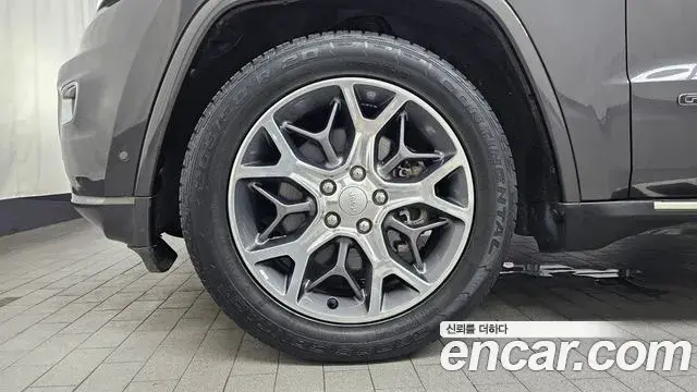 Jeep Grand Cherokee 2021 — Şəkil 12/20
