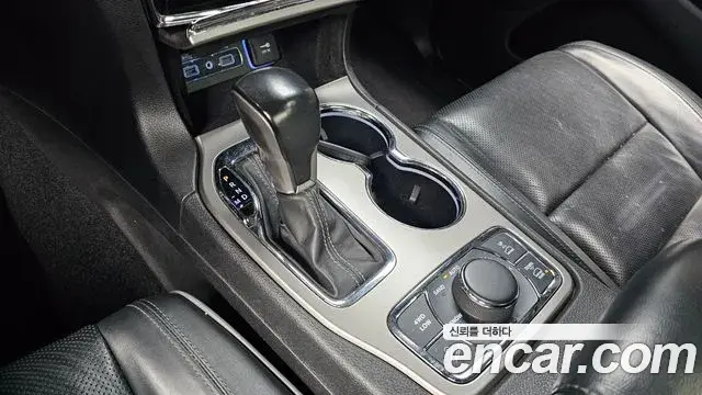 Jeep Grand Cherokee 2021 — Şəkil 16/20